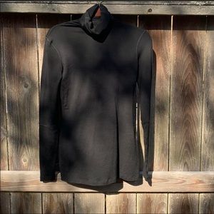 Lululemon turtleneck runners top.